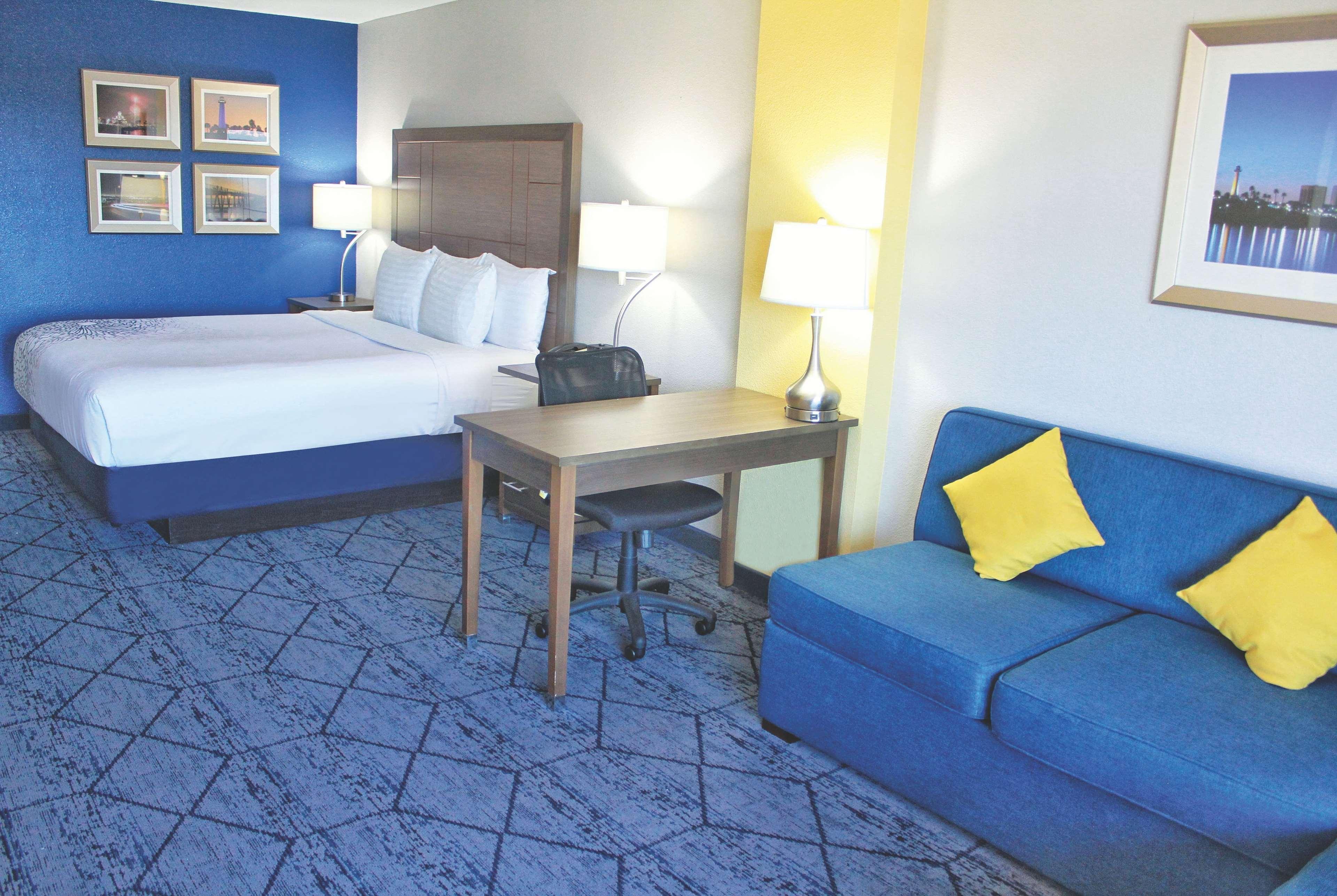 La Quinta By Wyndham Ne Long Beach/Cypress Hawaiian Gardens Exteriör bild